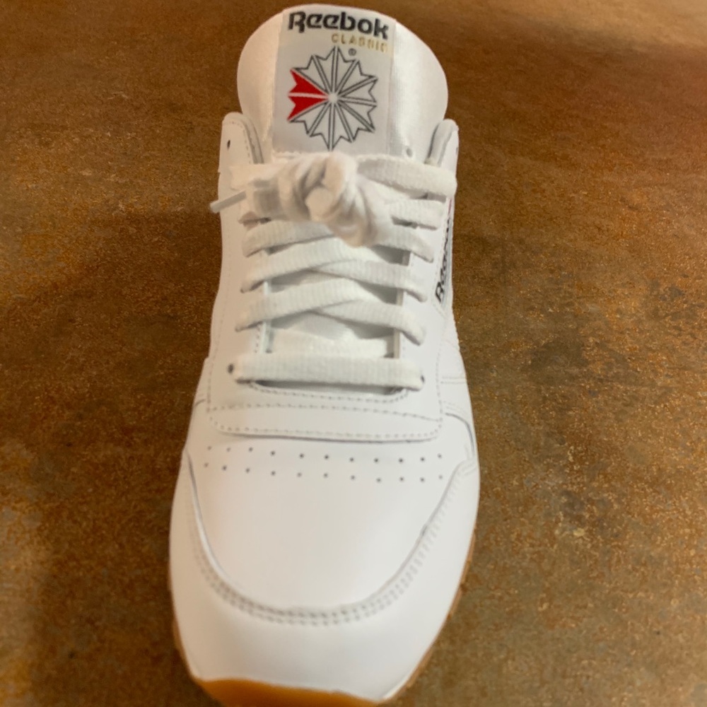 SIZE 9 REEBOX SHOES (never worn, still in box)